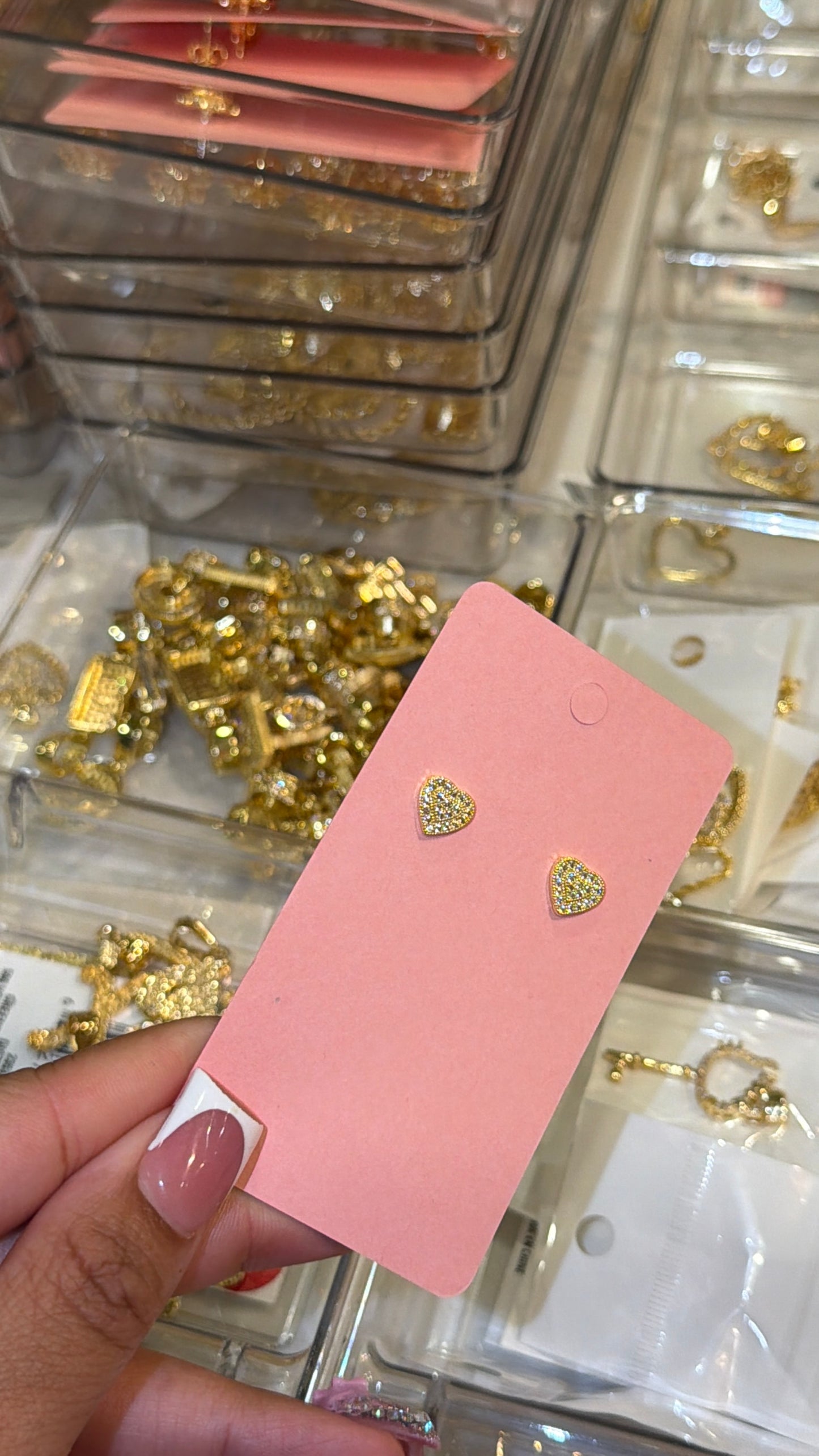 AMOUR STUDS