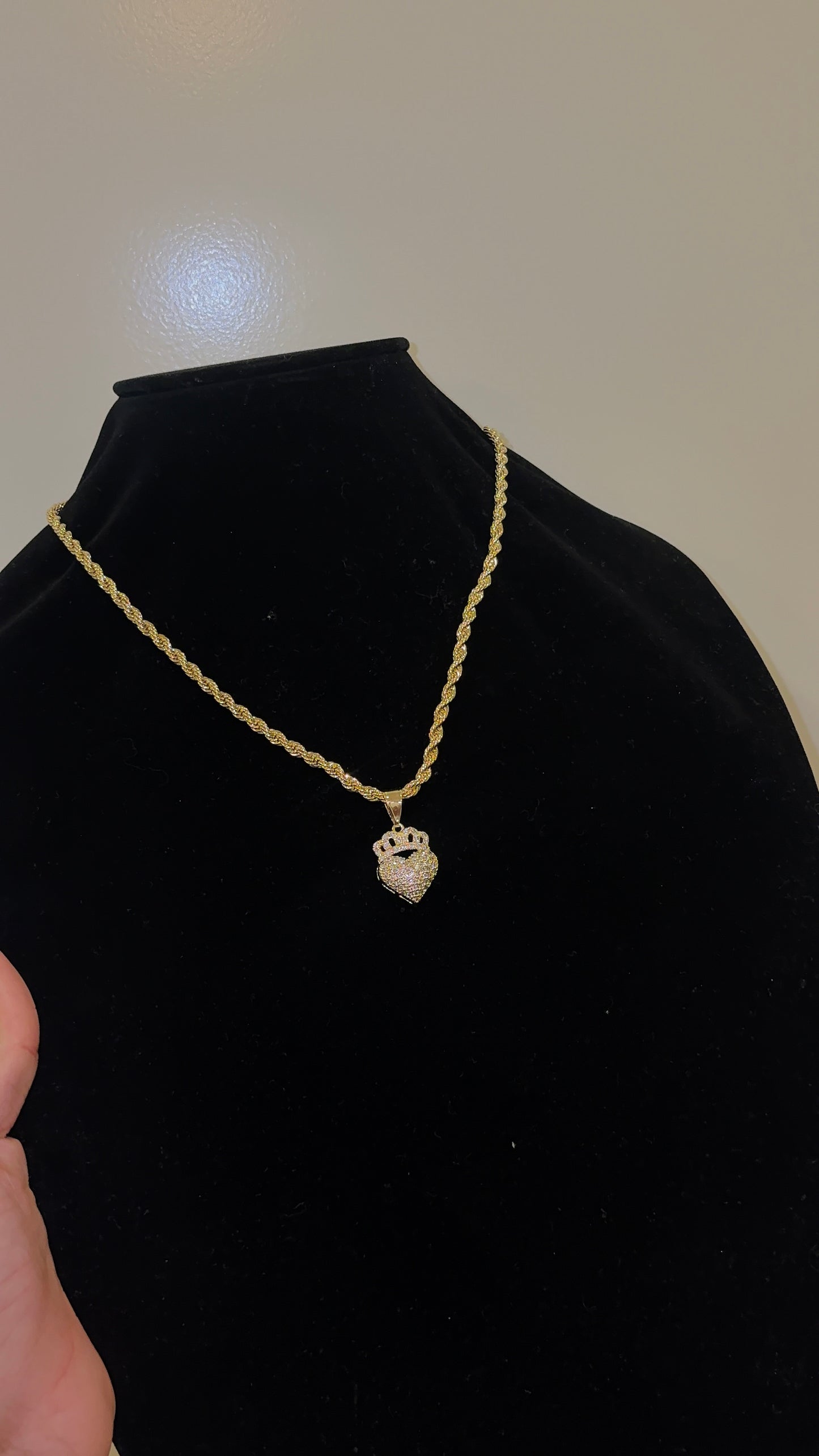 CROWN HEART NECKLACE