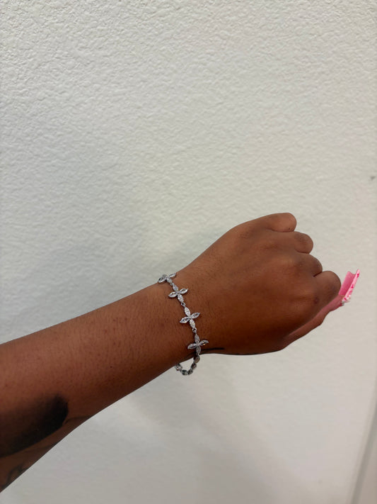 SLVER FLOWER BRACELET