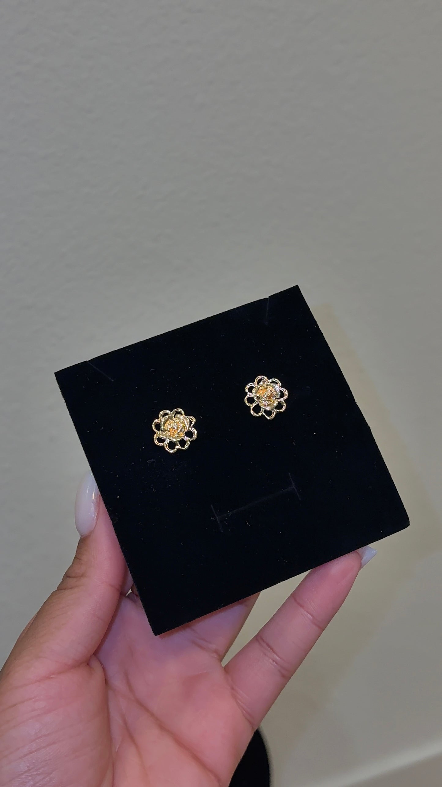 GOLD FLOWER STUDS