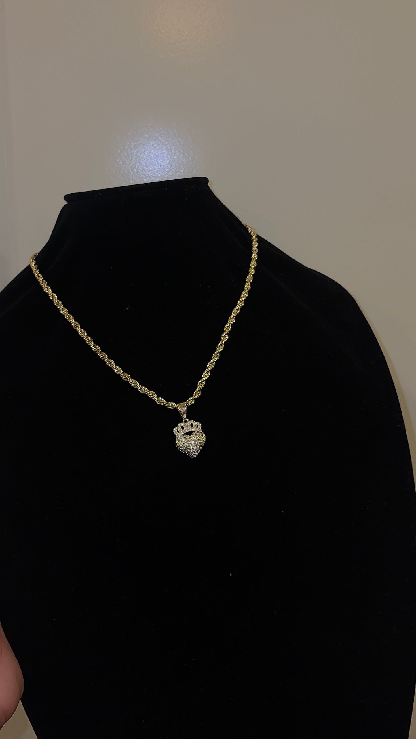 CROWN HEART NECKLACE