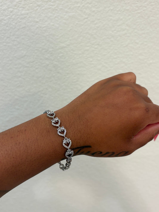 SLVER HRT BOW BRACELET