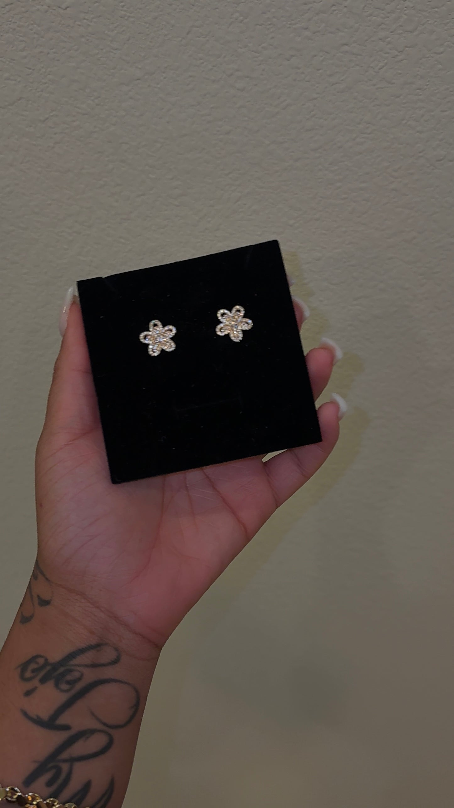 FLOWER STUDS