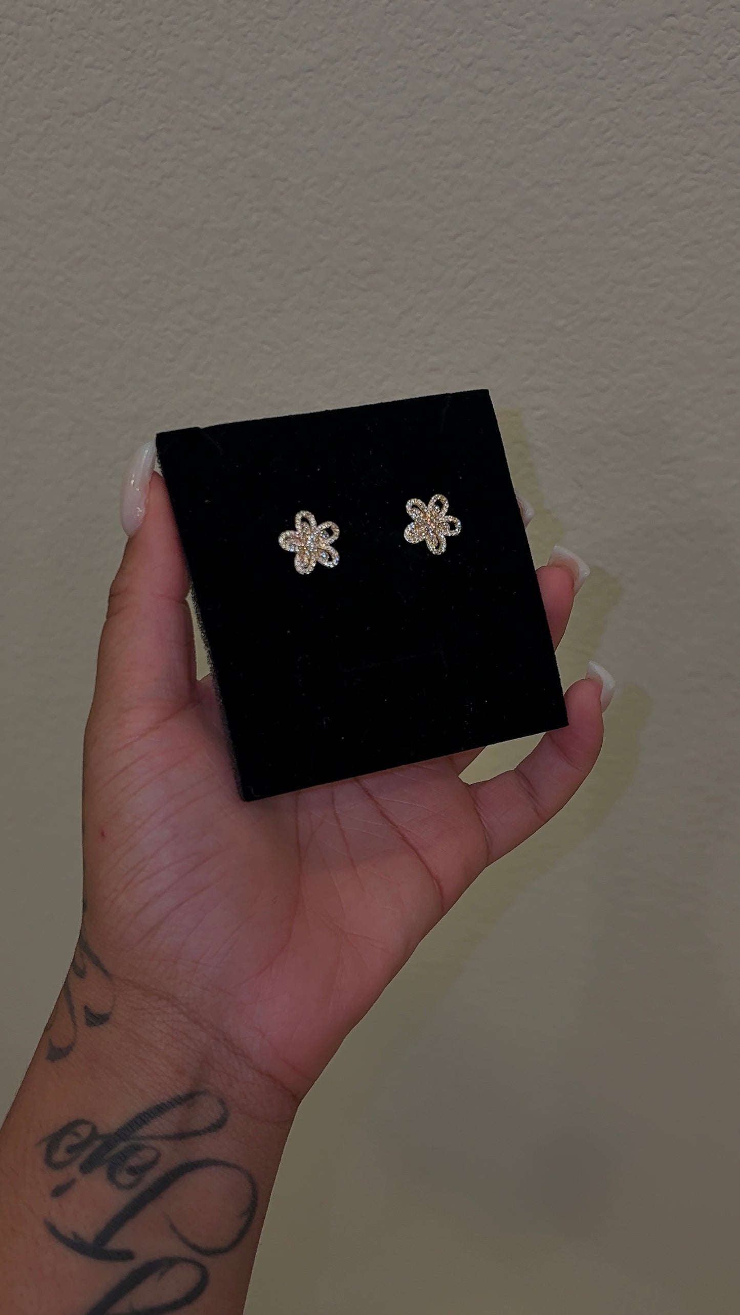 FLOWER STUDS