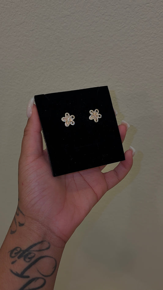 FLOWER STUDS