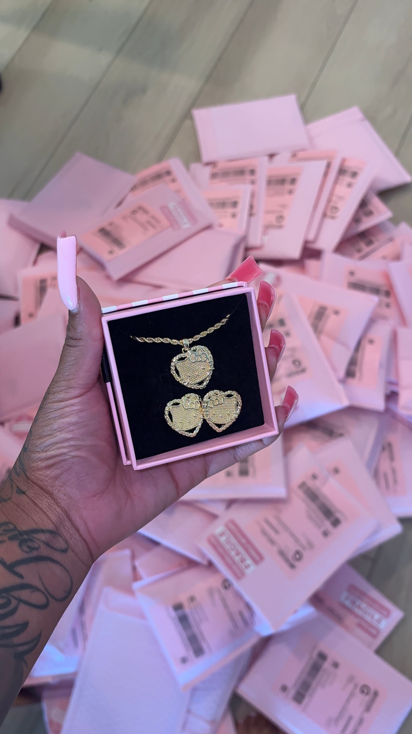 new HK set (studs+necklace)